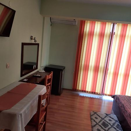 סנדנסקי Motel Elegance מראה חיצוני תמונה